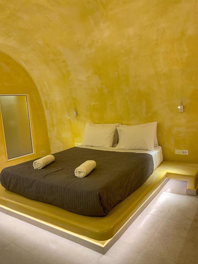 M Residence Santorini Conelia Cave Fira  Luaran gambar